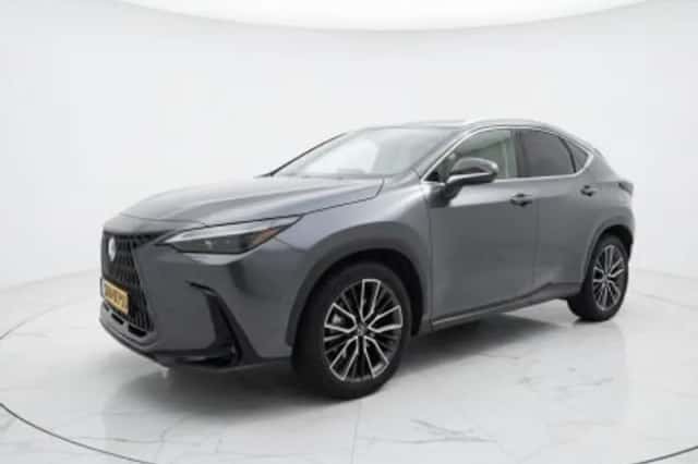 Lexus NX (2025)