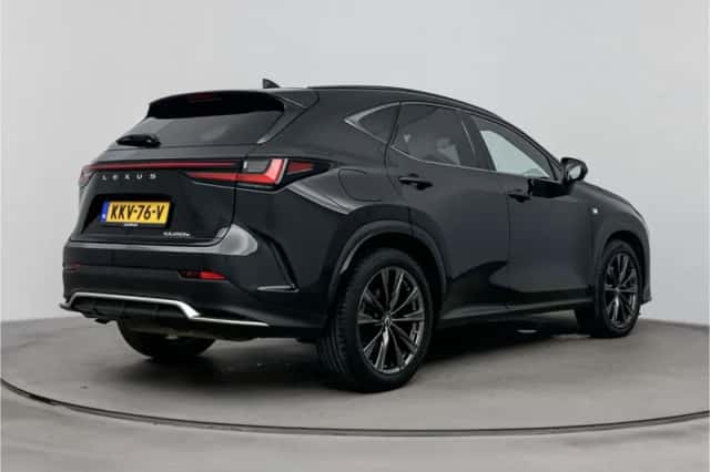 Lexus NX (2022) thumbnail 2