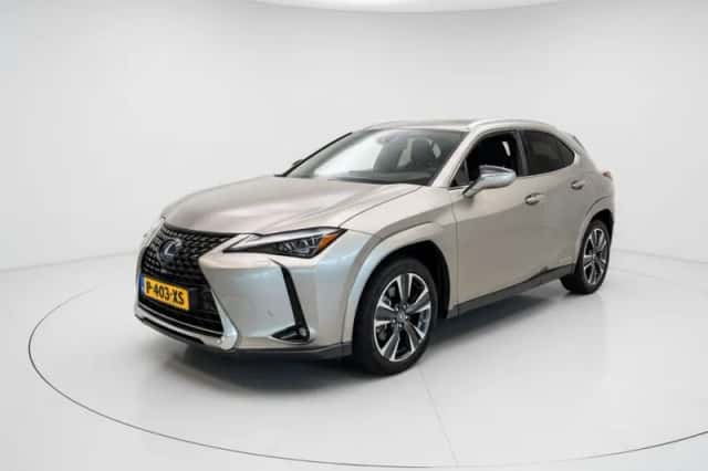 Lexus UX (2022) thumbnail 1