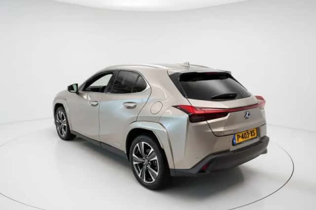Lexus UX (2022) thumbnail 2