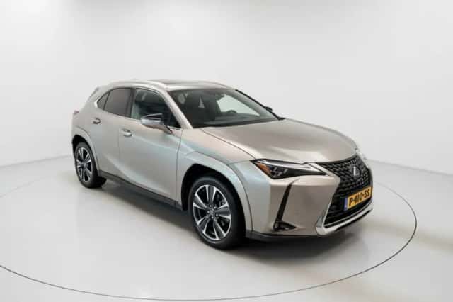 Lexus UX (2022) thumbnail 3