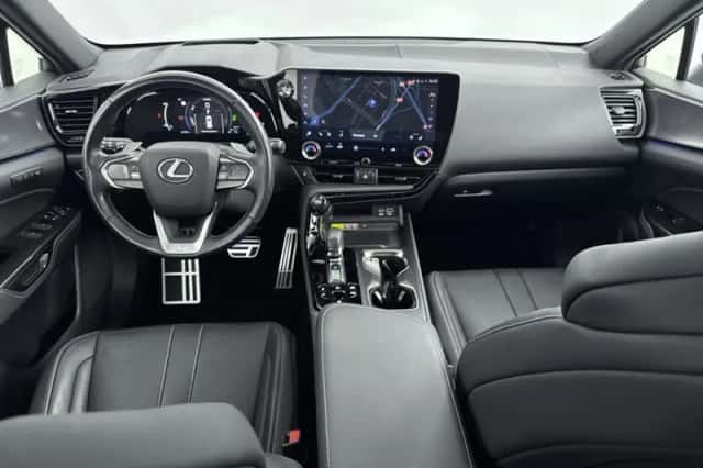 Lexus NX (2023) thumbnail 3