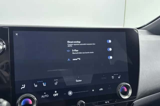 Lexus NX (2023) thumbnail 6