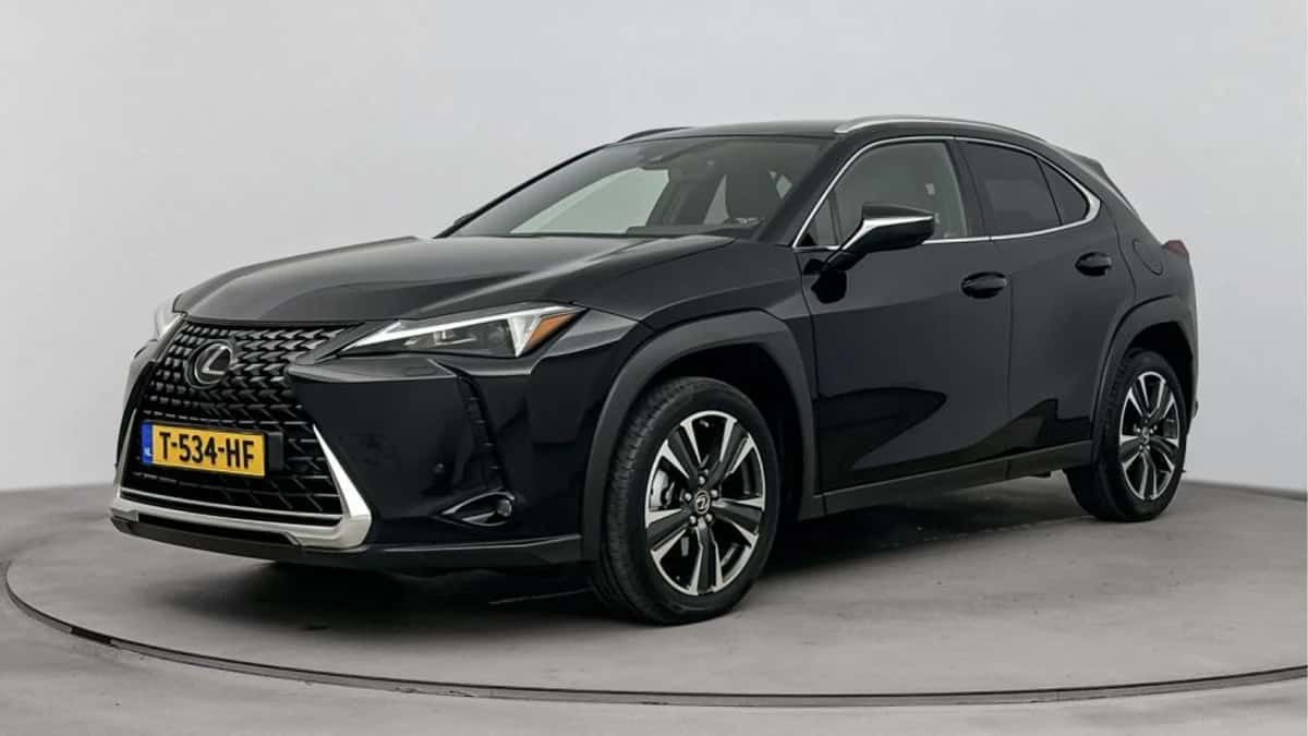 Lexus UX (2023) — foto 1