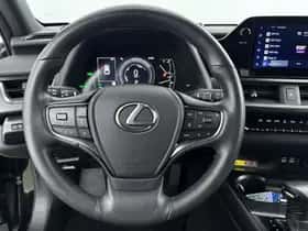 Lexus UX (2023) thumbnail 16