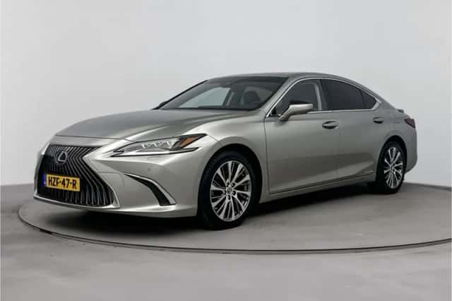 Lexus ES (2021)