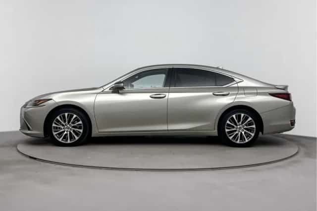 Lexus ES (2021) thumbnail 2