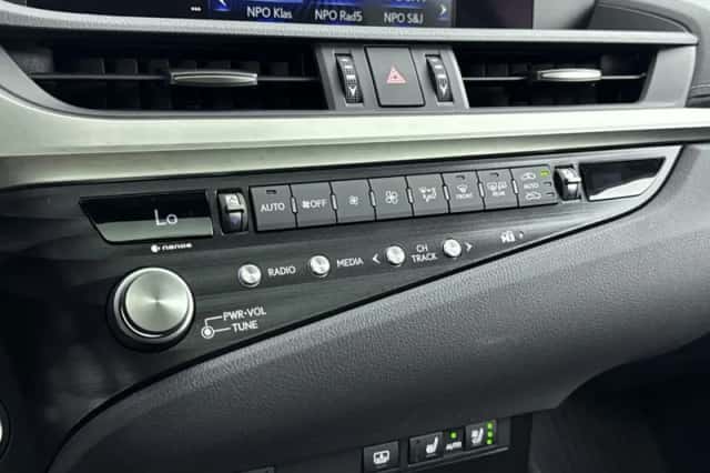 Lexus ES (2021) thumbnail 11