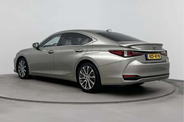Lexus ES (2021) thumbnail 14