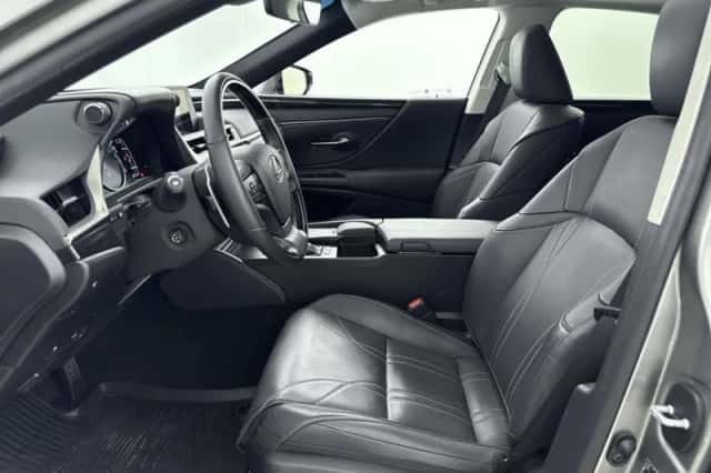 Lexus ES (2021) thumbnail 16