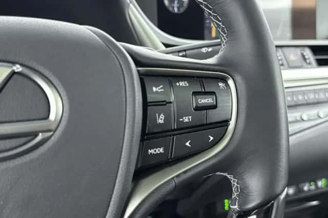 Lexus ES (2021) thumbnail 20