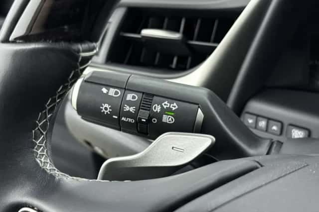 Lexus ES (2021) thumbnail 21