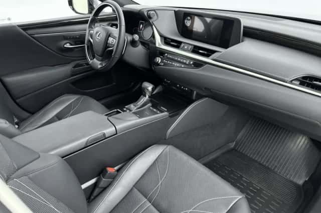 Lexus ES (2021) thumbnail 27