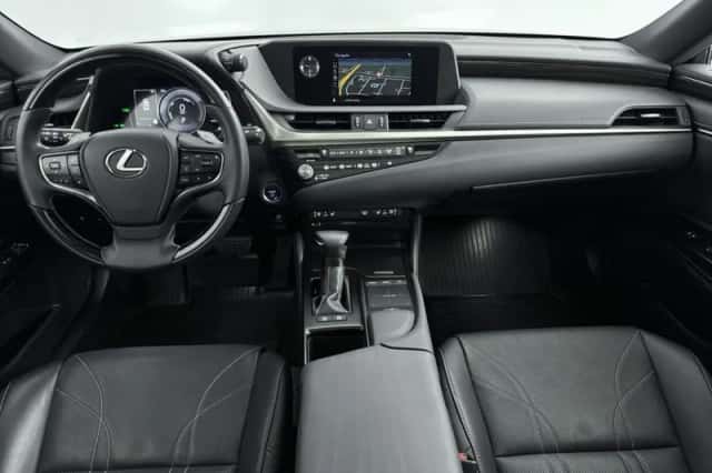 Lexus ES (2021) thumbnail 4