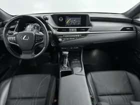 Lexus ES (2021) thumbnail 4