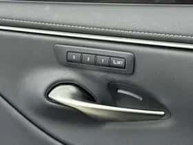 Lexus ES (2021) thumbnail 31