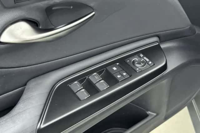 Lexus ES (2021) thumbnail 32