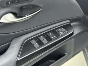 Lexus ES (2021) thumbnail 32