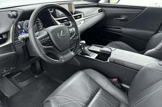 Lexus ES (2021) thumbnail 6