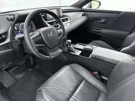 Lexus ES (2021) thumbnail 6