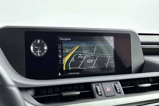 Lexus ES (2021) thumbnail 8