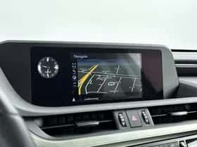 Lexus ES (2021) thumbnail 8