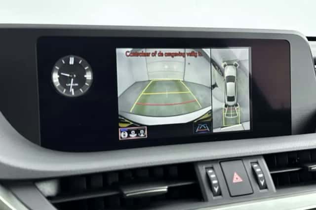 Lexus ES (2021) thumbnail 9