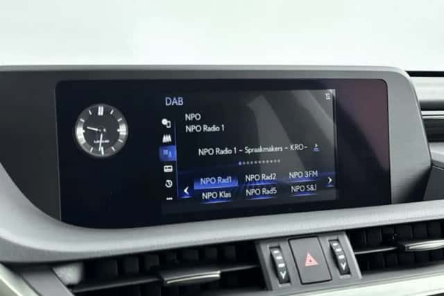 Lexus ES (2021) thumbnail 10