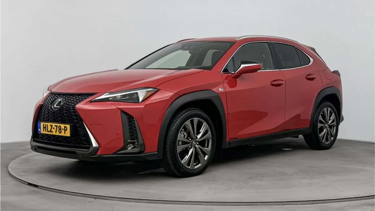 Lexus UX (2024) — foto 1