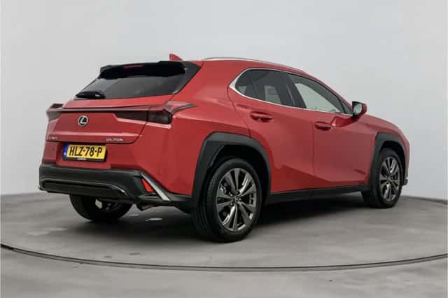 Lexus UX (2024) thumbnail 2
