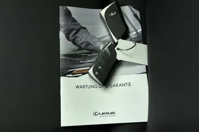 Lexus UX (2024) thumbnail 14
