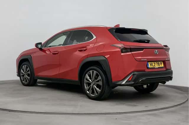 Lexus UX (2024) thumbnail 18