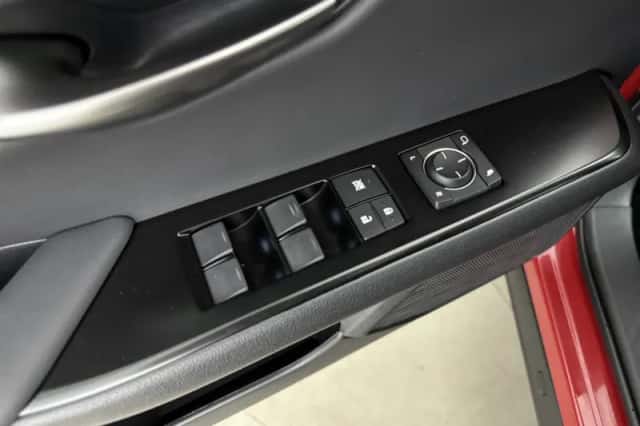 Lexus UX (2024) thumbnail 31