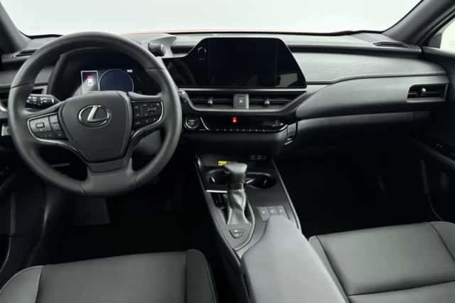 Lexus UX (2024) thumbnail 5