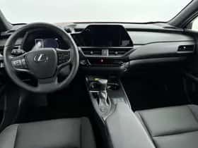 Lexus UX (2024) thumbnail 5