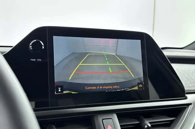 Lexus UX (2024) thumbnail 10