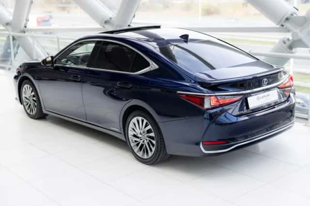 Lexus ES (2022) thumbnail 2