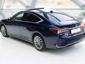Lexus ES (2022) thumbnail 2