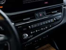Lexus ES (2022) thumbnail 11