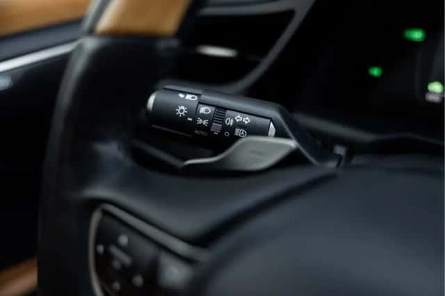 Lexus ES (2022) thumbnail 17