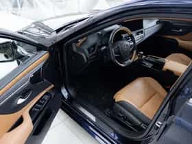 Lexus ES (2022) thumbnail 3