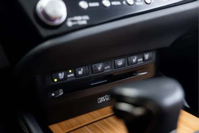 Lexus ES (2022) thumbnail 22