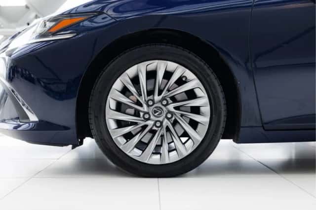 Lexus ES (2022) thumbnail 25