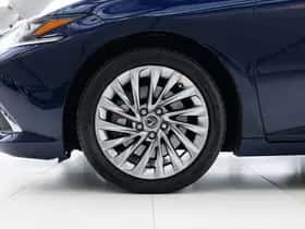 Lexus ES (2022) thumbnail 25