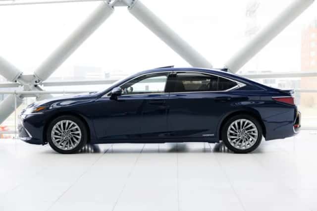 Lexus ES (2022) thumbnail 30