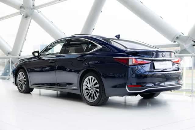Lexus ES (2022) thumbnail 31