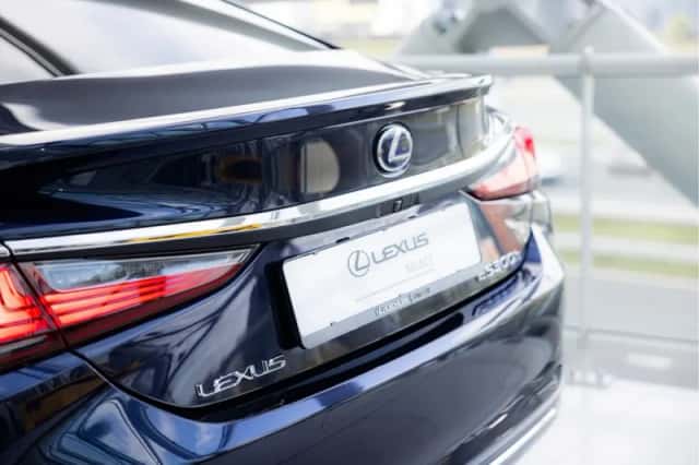 Lexus ES (2022) thumbnail 32