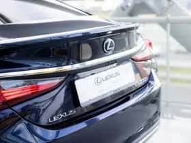 Lexus ES (2022) thumbnail 32