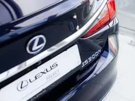 Lexus ES (2022) thumbnail 33