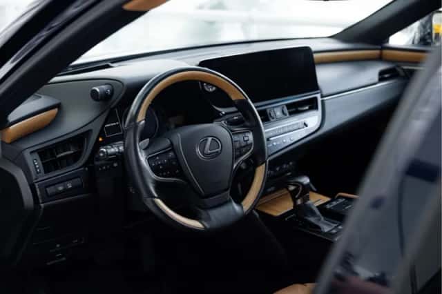 Lexus ES (2022) thumbnail 5